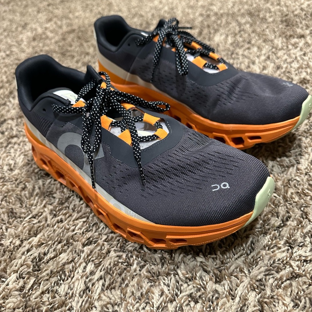 On Men’s Cloudtech shoes size 11.5 - like new